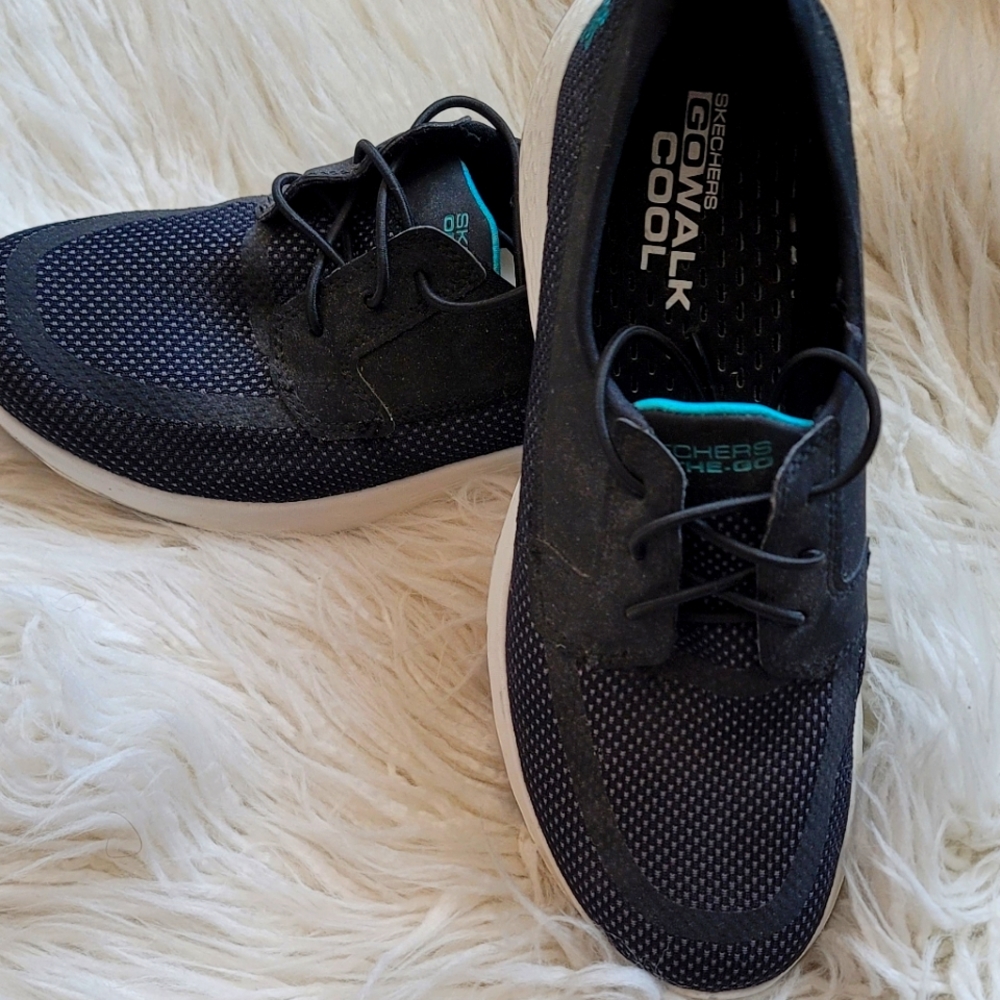 NEW Skechers black walker